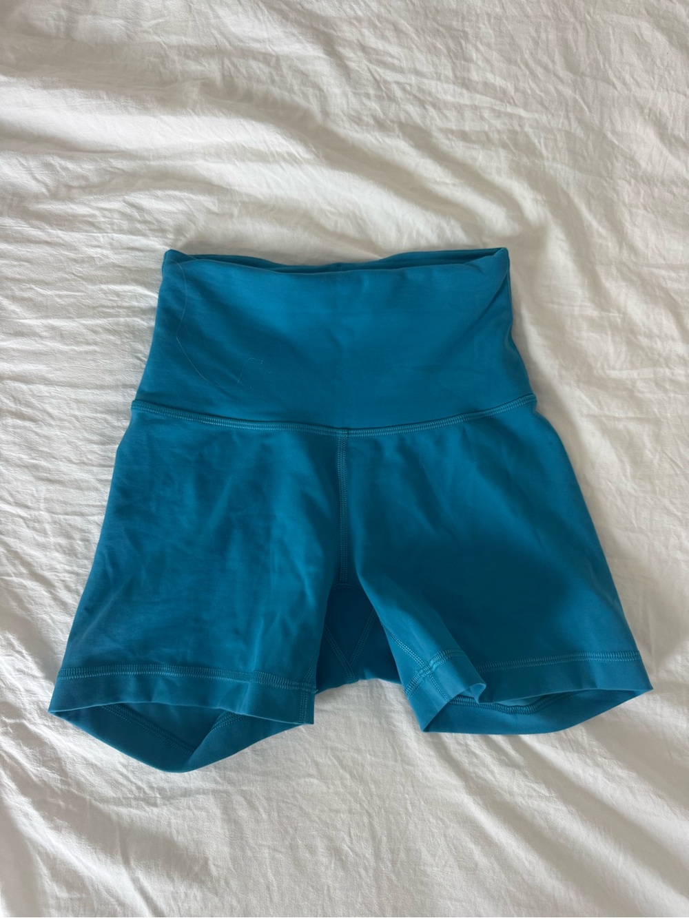 Lululemon Wunder Train shorts 4”